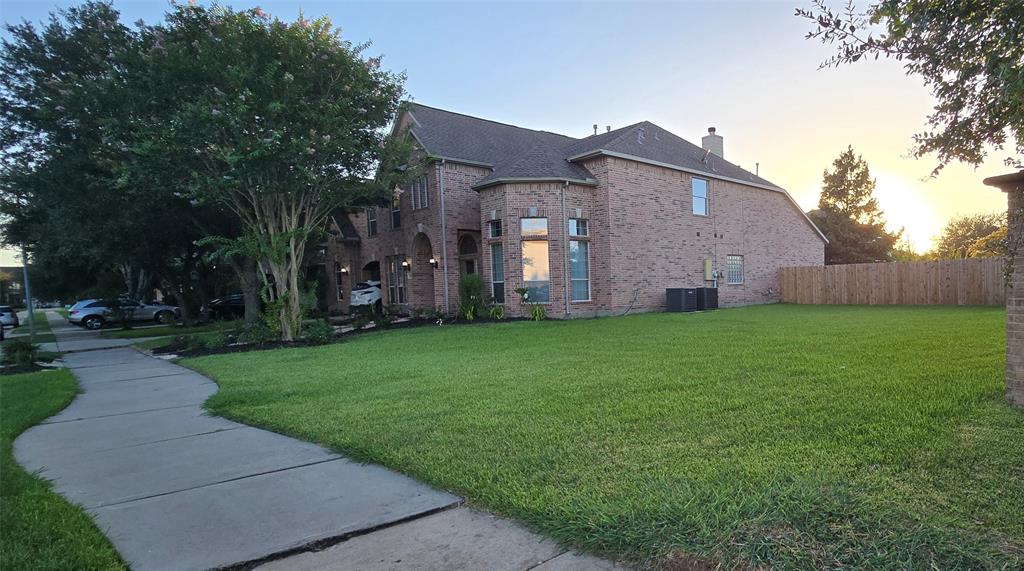 1910 Stable Stone Lane
