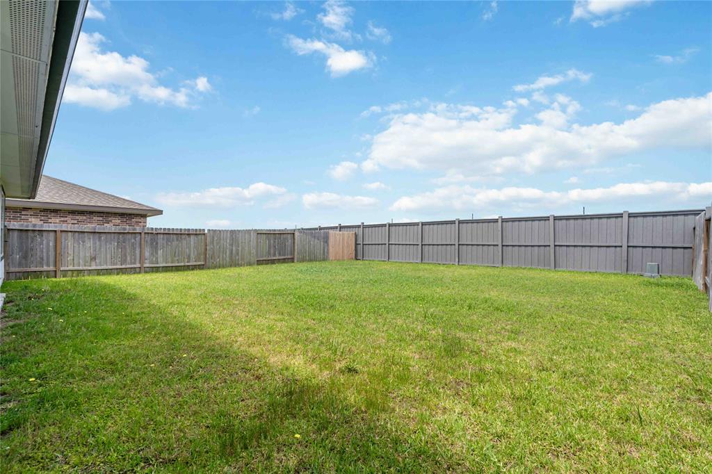 7730 Robert Lane, Rosharon, Texas image 17