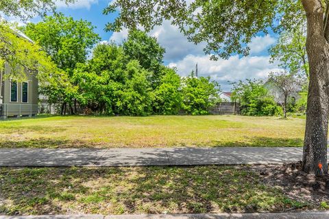 Photo of 316 York Street, Houston, TX 77003 (MLS # 26342653) Photo of 316 York Street, Houston, TX 77003 (MLS # 26342653)