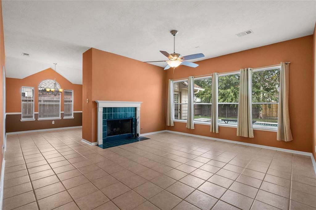 206 Chariss Glen Drive, League City, Texas image 3