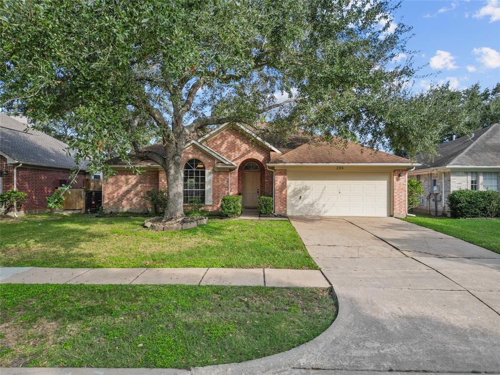 206 Chariss Glen Drive, League City, Texas image 1