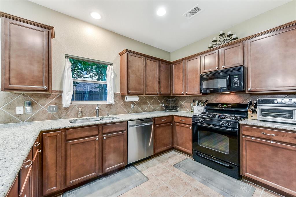 1703 Balsam Spruce Circle, Conroe, Texas image 10