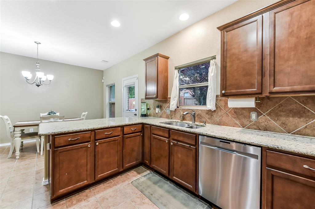 1703 Balsam Spruce Circle, Conroe, Texas image 12