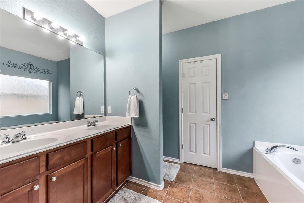1703 Balsam Spruce Circle, Conroe, Texas image 19