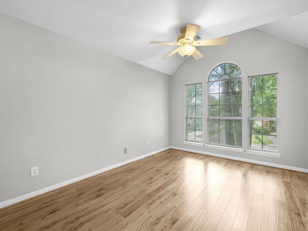 3910 Echo Mountain Drive, Kingwood, Texas image 31