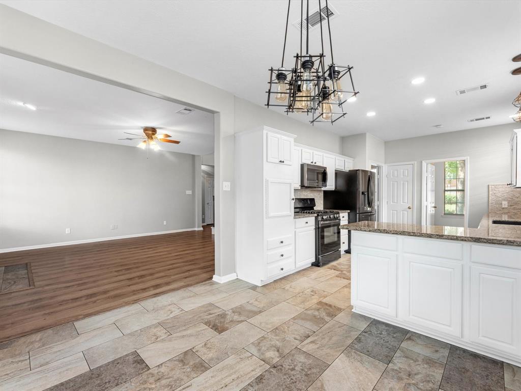 3910 Echo Mountain Drive, Kingwood, Texas image 13