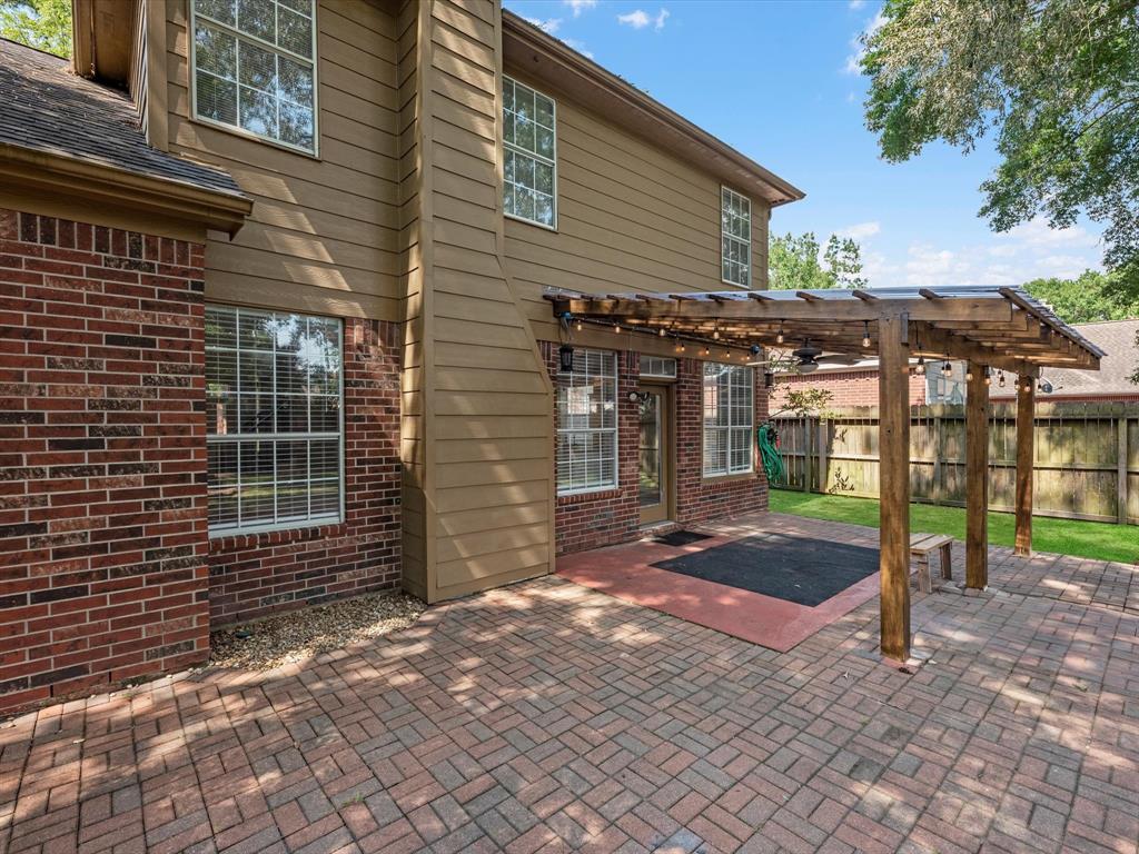 3910 Echo Mountain Drive, Kingwood, Texas image 37