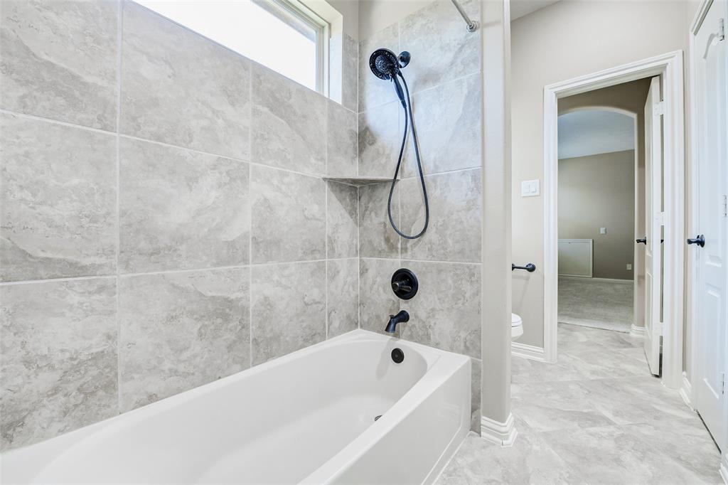 5115 Cinco Falls Drive, Katy, Texas image 34