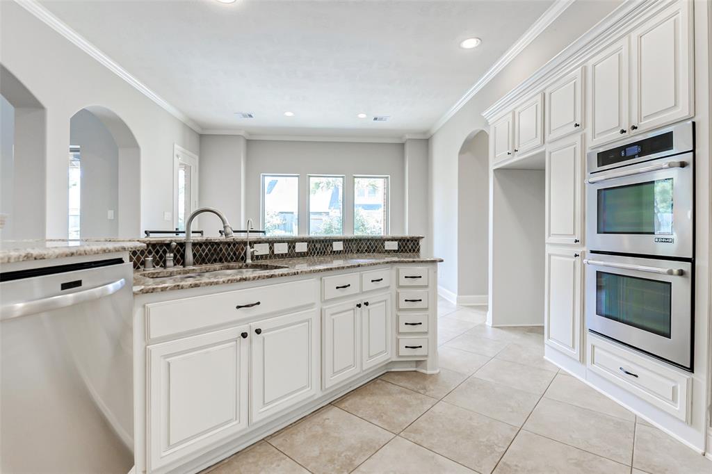 5115 Cinco Falls Drive, Katy, Texas image 13