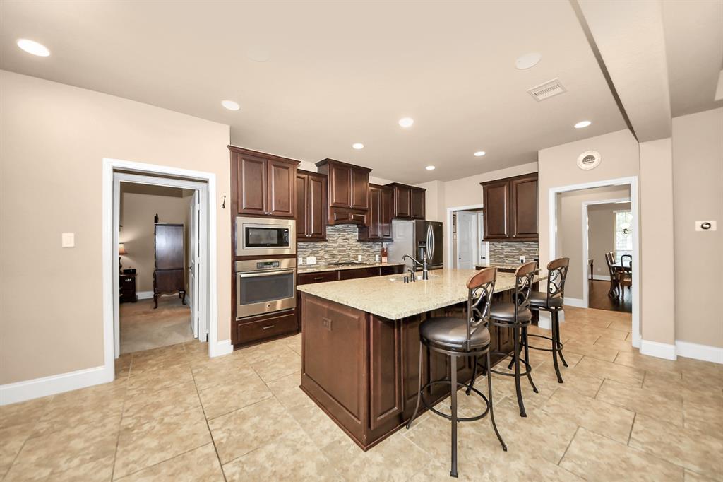 12502 Floral Park Lane, Pearland, Texas image 9