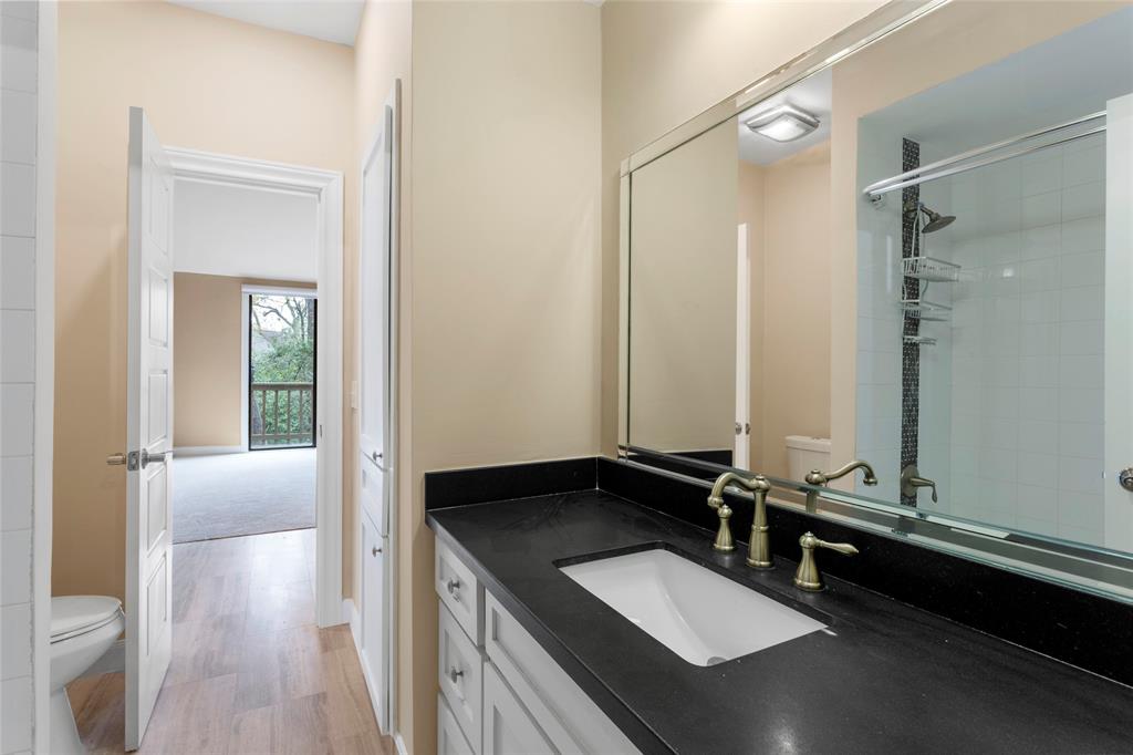 148 Sugarberry Circle, Houston, Texas image 24