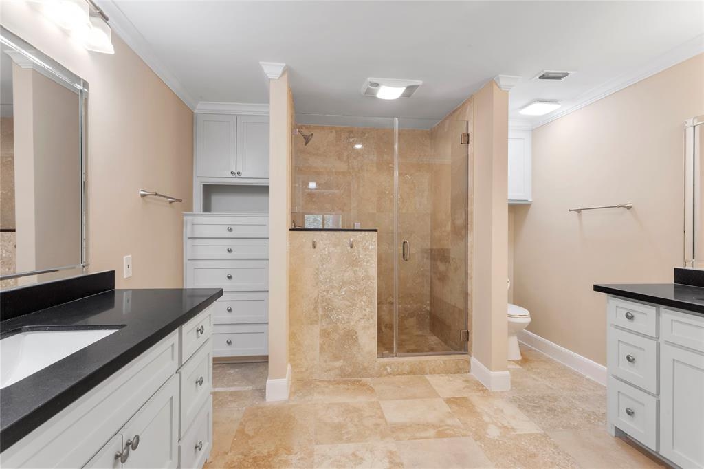 148 Sugarberry Circle, Houston, Texas image 14