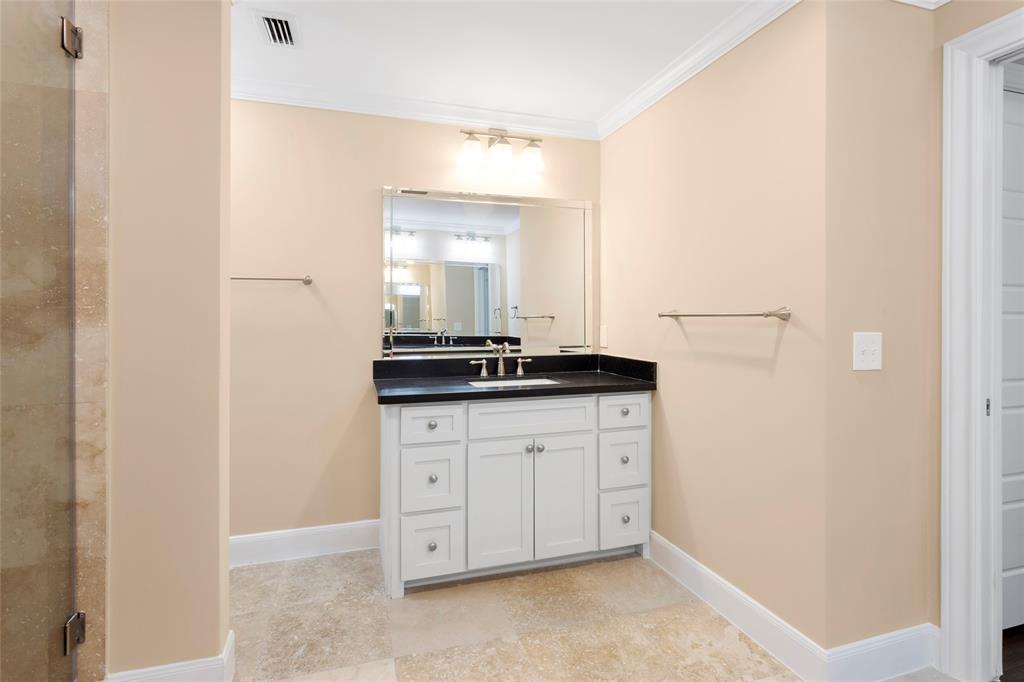 148 Sugarberry Circle, Houston, Texas image 16