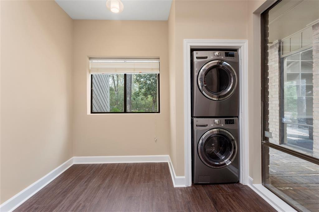 148 Sugarberry Circle, Houston, Texas image 25