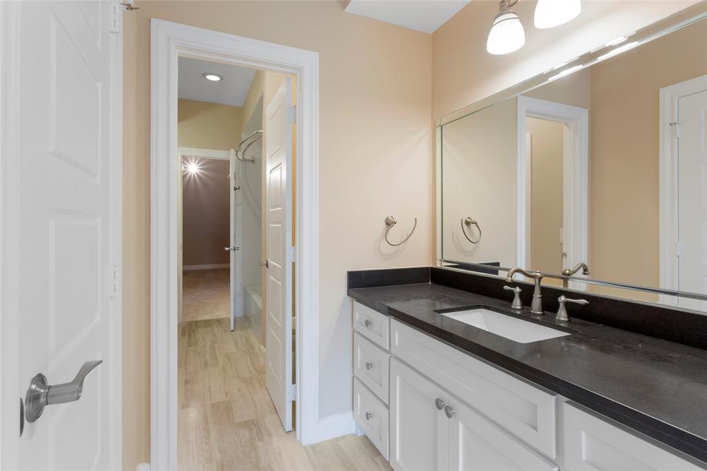 148 Sugarberry Circle, Houston, Texas image 22