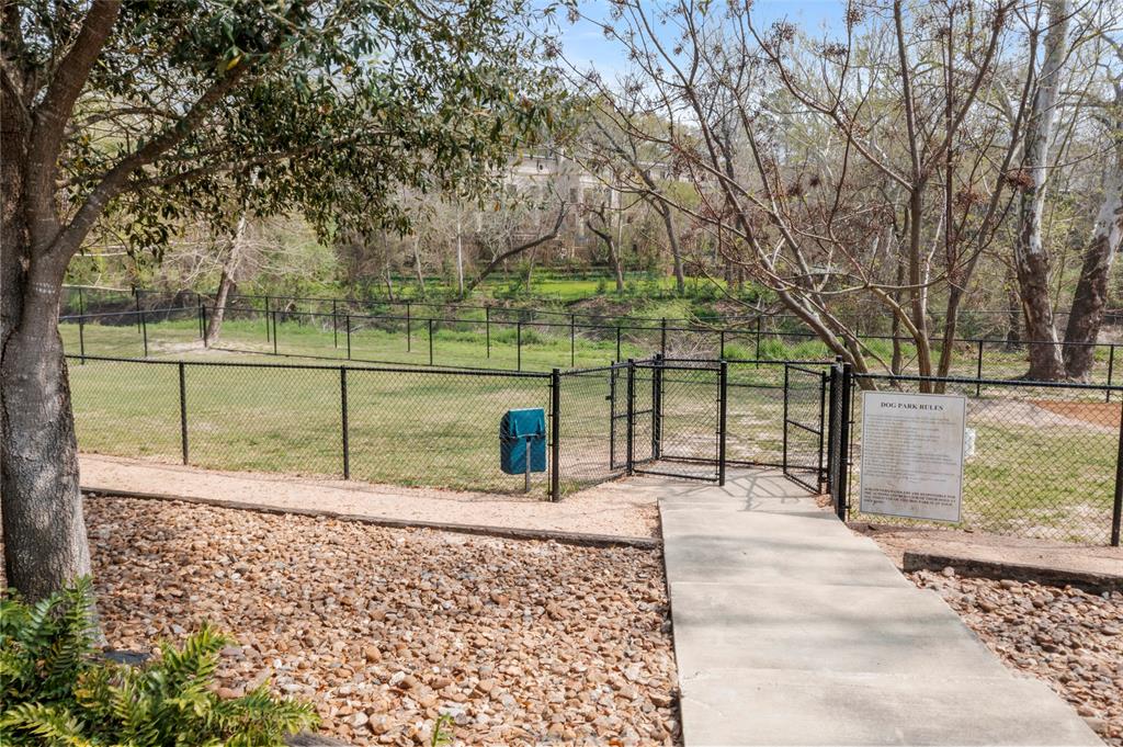 148 Sugarberry Circle, Houston, Texas image 33