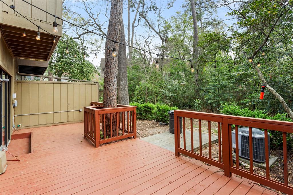 148 Sugarberry Circle, Houston, Texas image 8