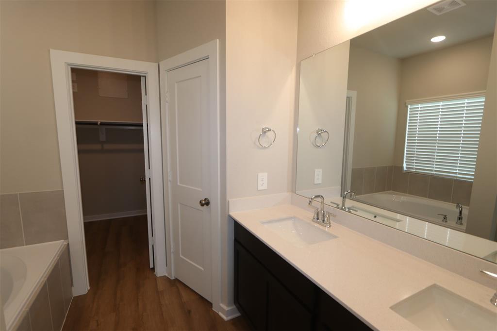 827 Wooded Heights Lane, Magnolia, Texas image 4