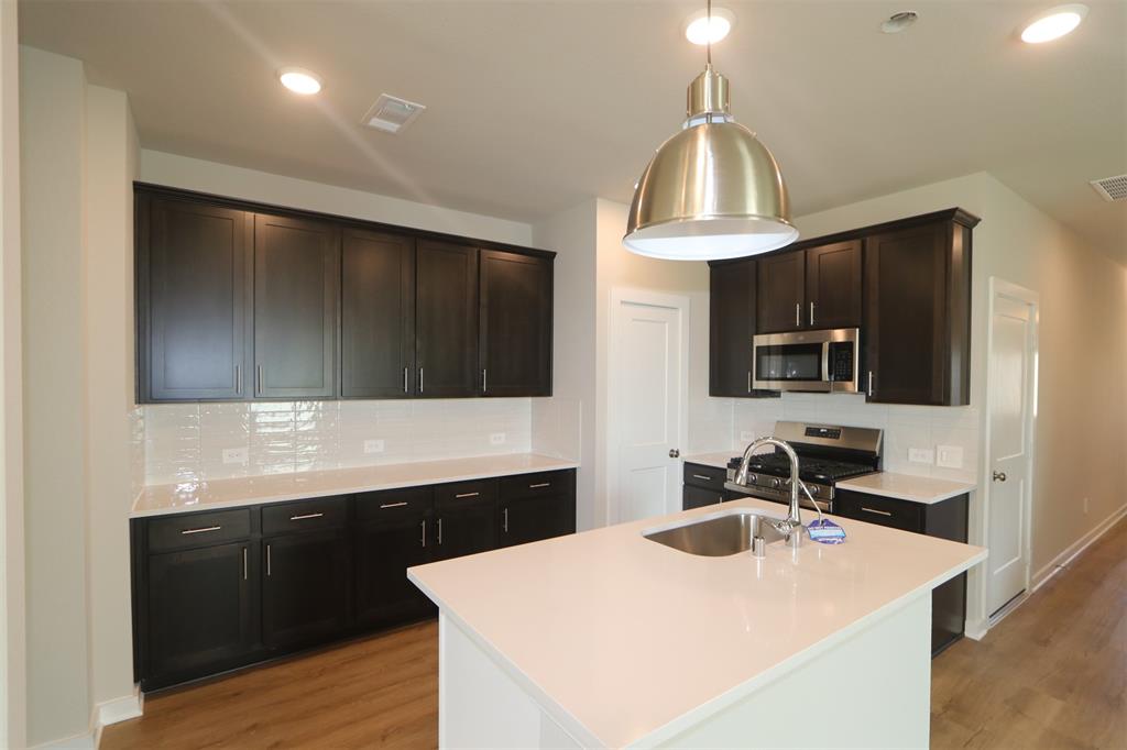 827 Wooded Heights Lane, Magnolia, Texas image 2
