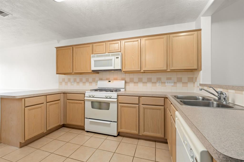 2418 Fawnlake Circle, Katy, Texas image 7
