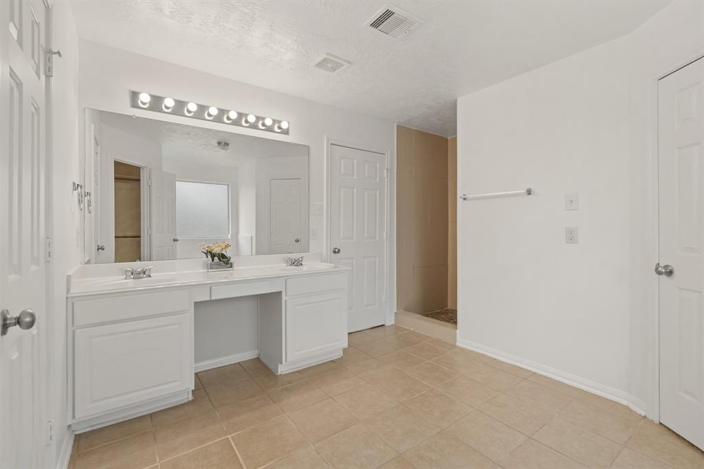 2418 Fawnlake Circle, Katy, Texas image 12
