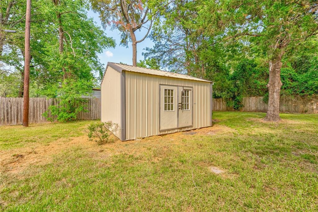 832 W Jones Street, Livingston, Texas image 28