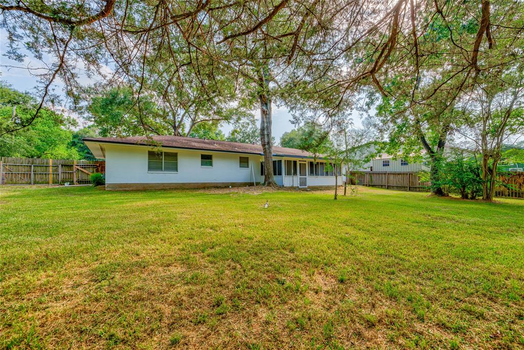 832 W Jones Street, Livingston, Texas image 27