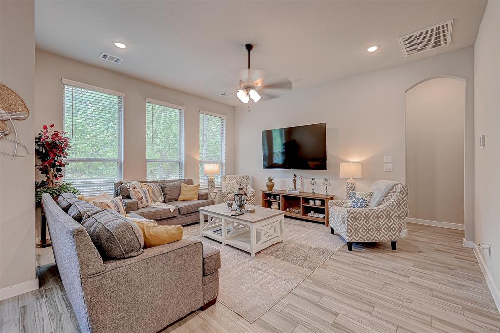 10005 Red Beadtree Place, Conroe, Texas image 12