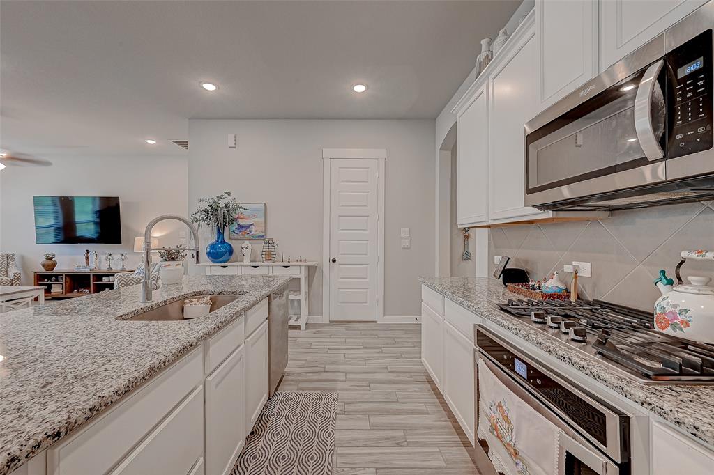 10005 Red Beadtree Place, Conroe, Texas image 23