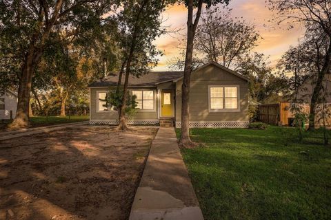 Single Family Residence in Baytown TX 1202 Madison Street.jpg