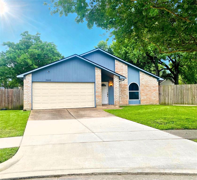 5442 Dove Forest Lane, Humble, Texas image 1