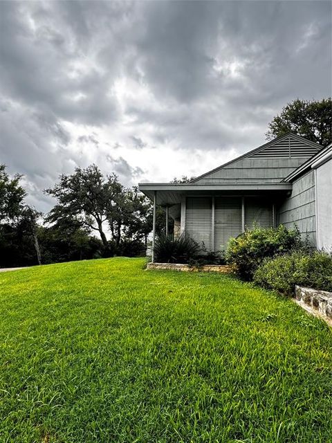 A home in La Grange