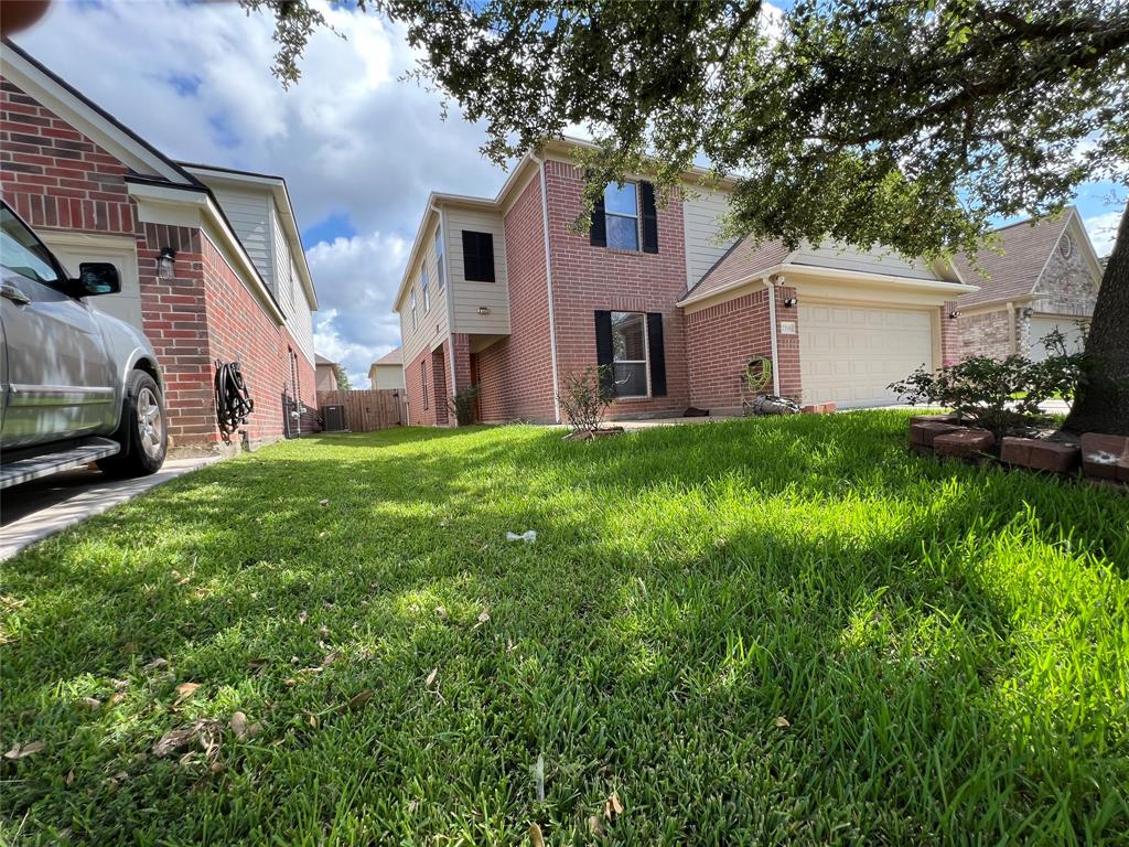 7335 Fox Scene Drive, Humble, Texas image 1