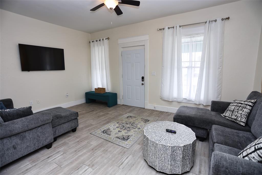 3309 Bernardo De Galvez, Galveston, Texas image 2