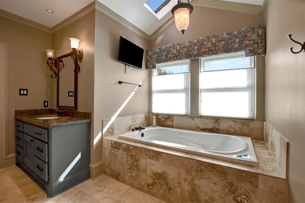 930 W 24th Street, Houston, Texas image 28