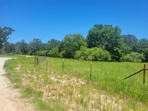 Photo of 1 Cr 236, Oakwood, TX 75855 (MLS # 8234919) Photo of 1 Cr 236, Oakwood, TX 75855 (MLS # 8234919)