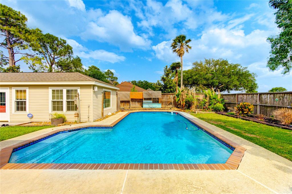 22211 Bucktrout Lane