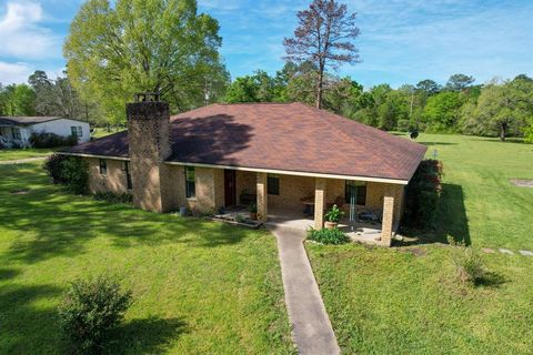 Single Family Residence in Huntsville TX 310 Oakwood Drive.jpg