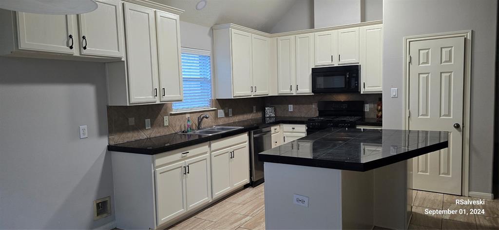 8634 Silver Lure Drive, Humble, Texas image 12