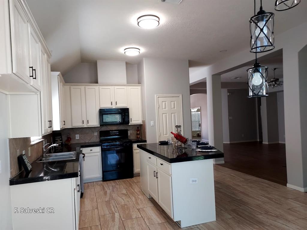 8634 Silver Lure Drive, Humble, Texas image 10