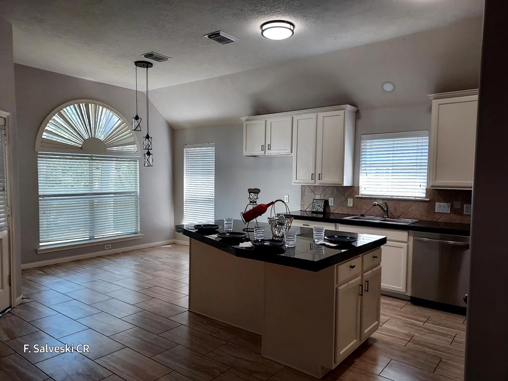 8634 Silver Lure Drive, Humble, Texas image 11