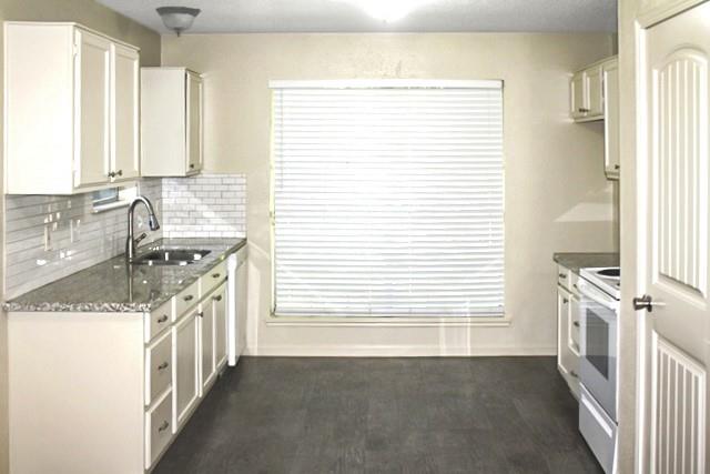 3835 Brookwind Drive, La Porte, Texas image 2