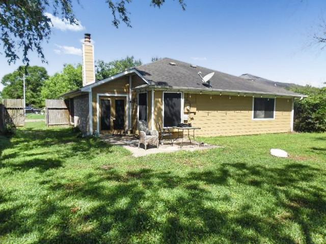 3835 Brookwind Drive, La Porte, Texas image 2