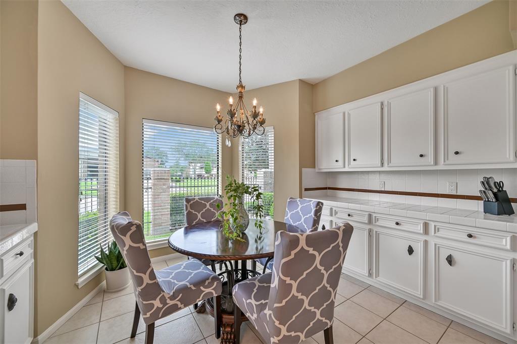 2706 Country Club Drive, Pearland, Texas image 12