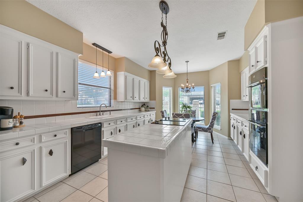 2706 Country Club Drive, Pearland, Texas image 11