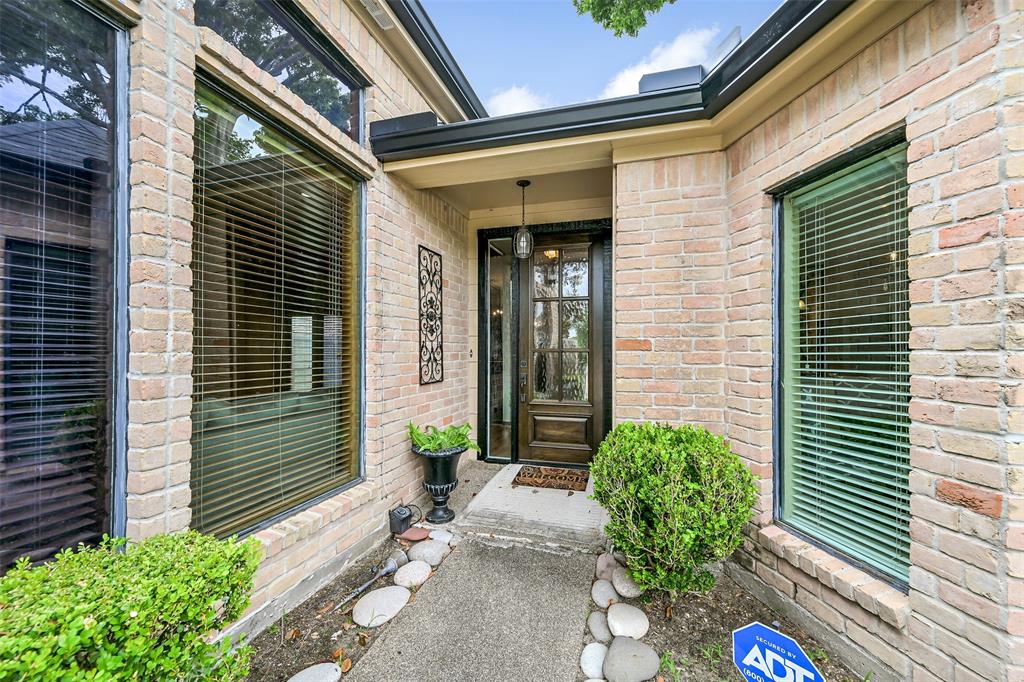 2706 Country Club Drive, Pearland, Texas image 3