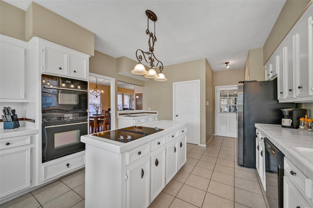 2706 Country Club Drive, Pearland, Texas image 9