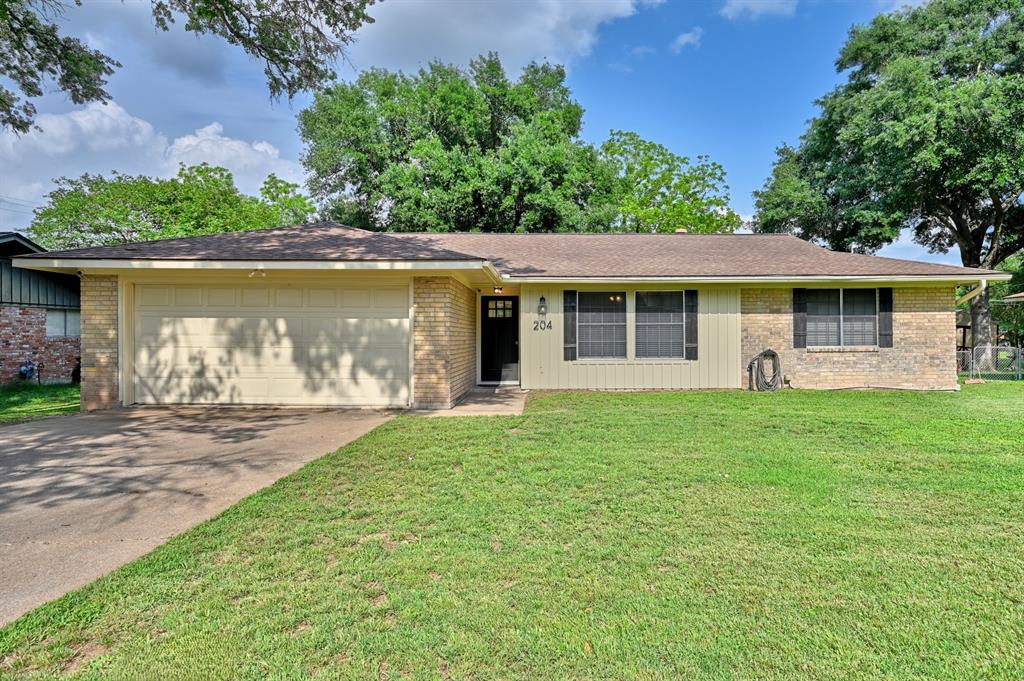 204 Meadow Lane, Brenham, Texas image 1