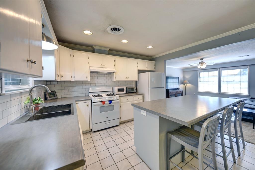 204 Meadow Lane, Brenham, Texas image 11