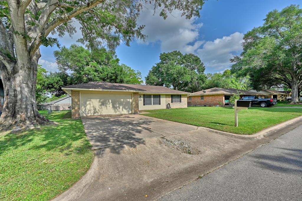 204 Meadow Lane, Brenham, Texas image 5